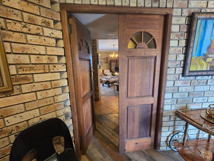 7 Bedroom Property for Sale in Langenhovenpark Free State